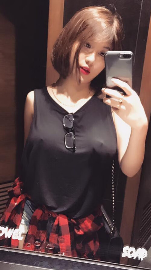 FB体育在线直播平台-女篮比赛惊险上演，女队获得关键胜利，女篮战果