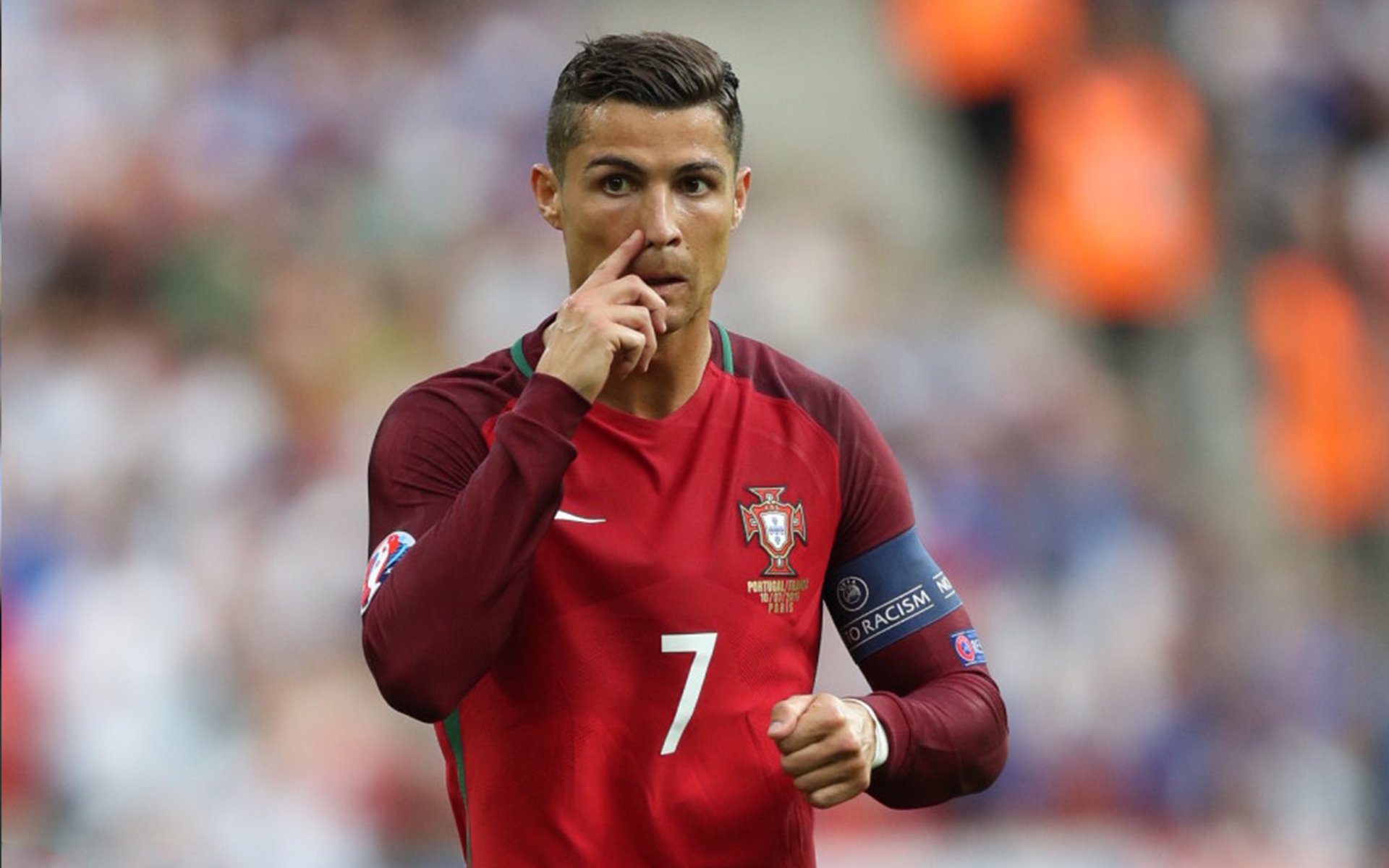 “冰封战场:北极雪道上的速度传奇”,北极冰峰